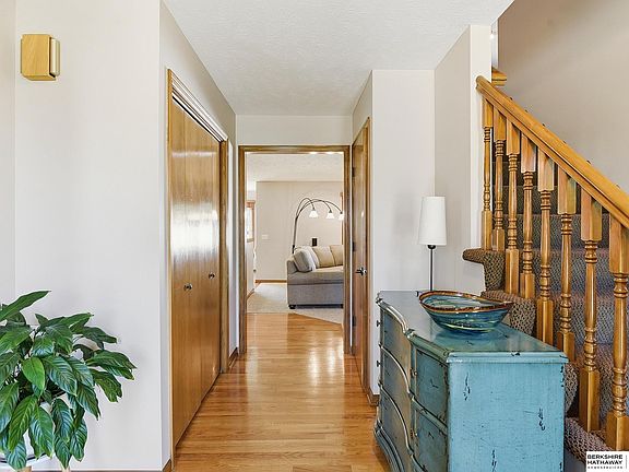 5th image of 10383 Redick Ave
