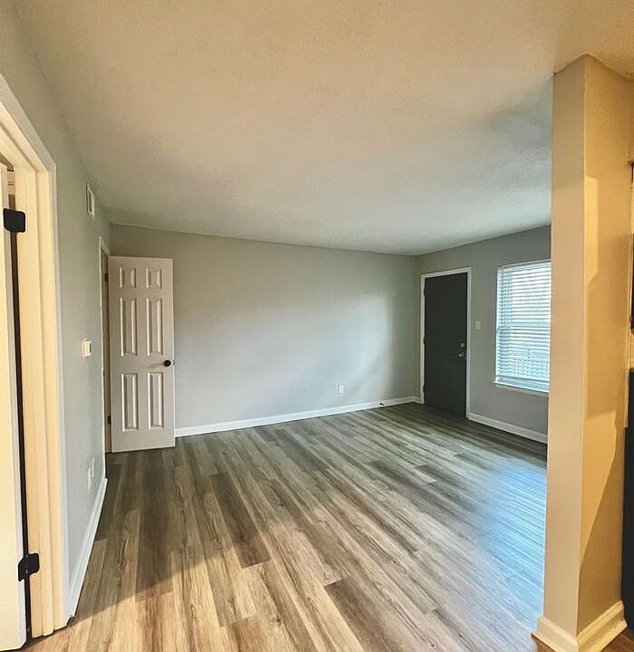 1st image of 3570 Mynders Ave #12