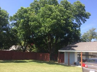 609 SE 14th St, Grand Prairie, TX 75051