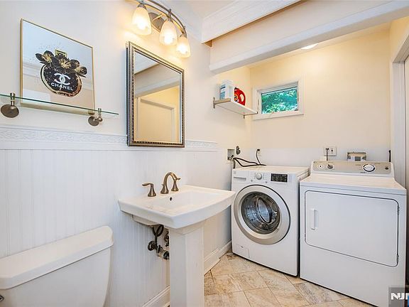 5th image of 34 S Virginia Ct