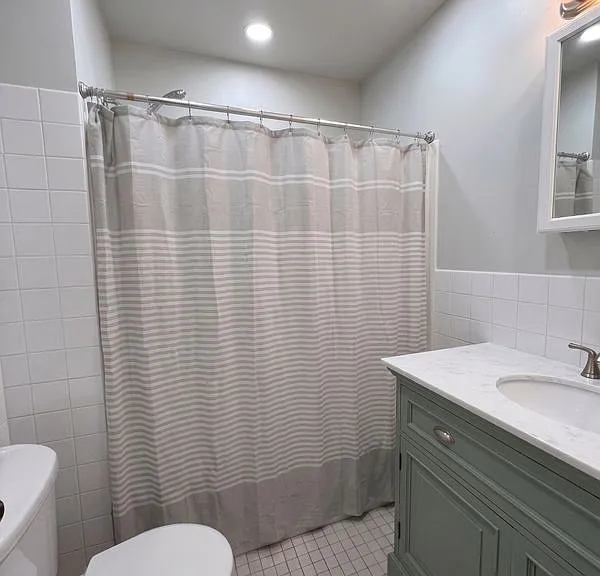 154 Oldfield Ave #B — Photo 4