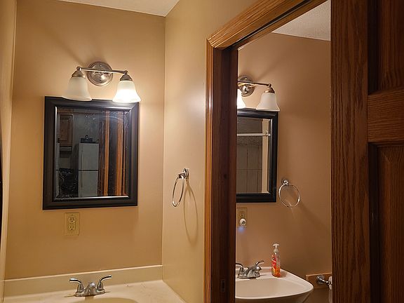 4th image of 214 8th St SE #5