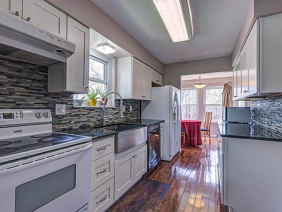 4th image of 907 Sarbrook Dr