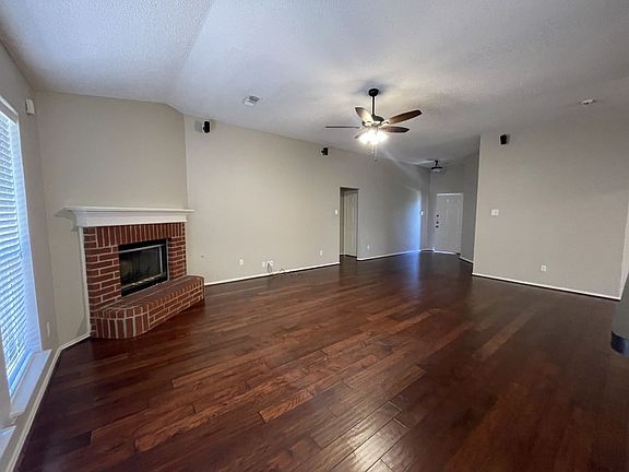 3rd image of 1405 High Crest Dr