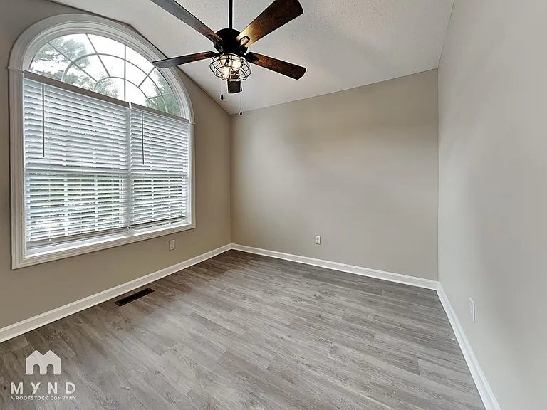 93 Deidre Ct — Photo 6