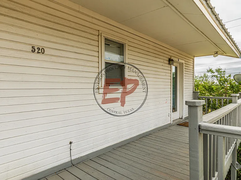520 E Live Oak St #B — Photo 3