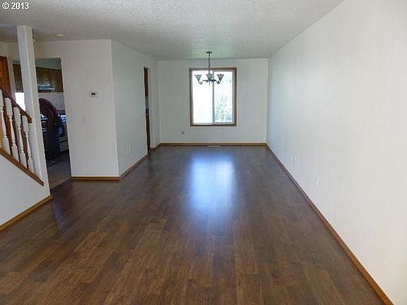 4th image of 680 SE 67th Ave