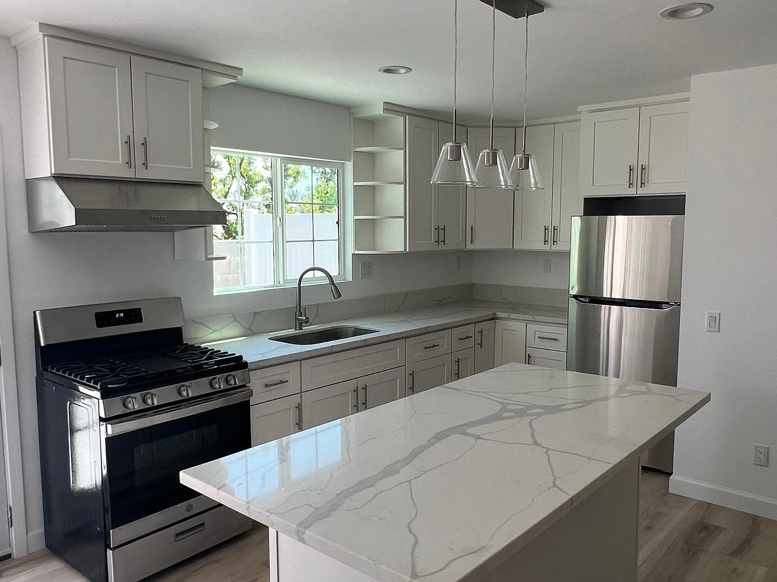 2 bed, 1.5 bath, 900 sqft, $3,200 — Photo 3