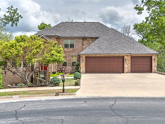 2nd image of 1502 NE Bluff Spring Ave