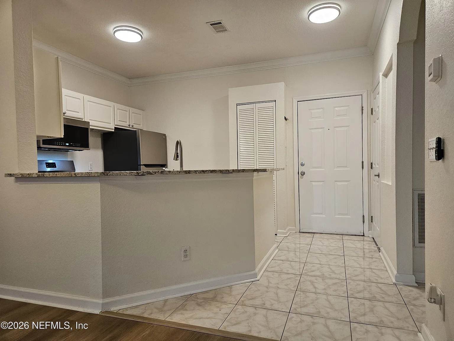 1 bed, 1.0 bath, 885 sqft, $1,300 — Photo 3