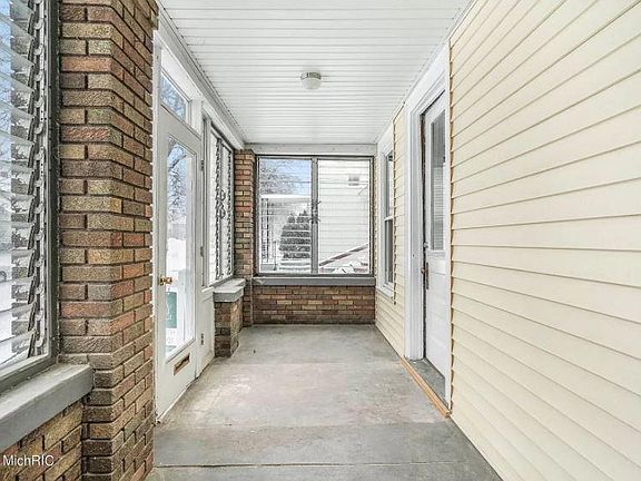 4th image of 115 National Ave NW