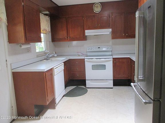 5th image of 512B Portsmouth Drive