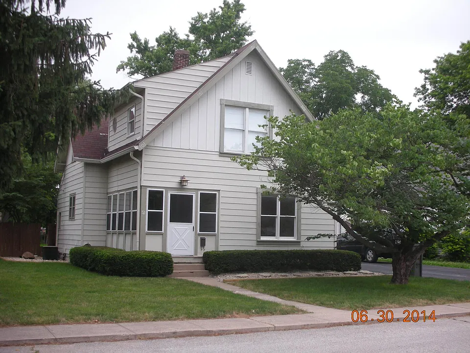 52 Van Dyke St