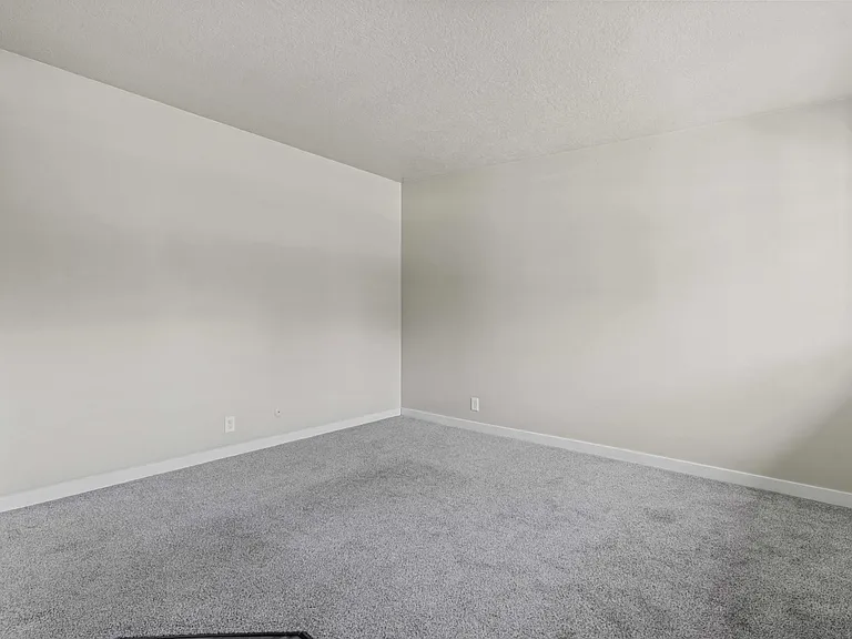 1527 W Ridenbaugh St — Photo 11