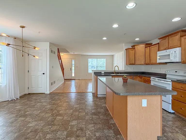 900 Cadwell Ln — Photo 13