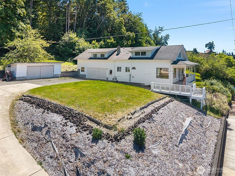 3rd image of 1122 SE 1st Street