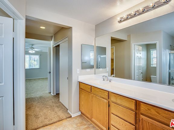 4th image of 589 Fox Glen Dr