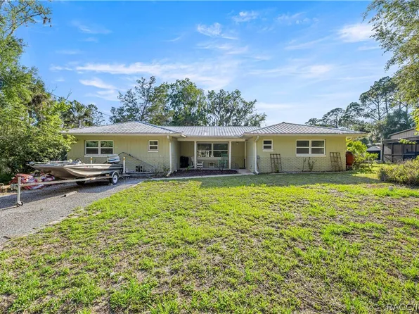 25 64th St, Yankeetown, FL 34498