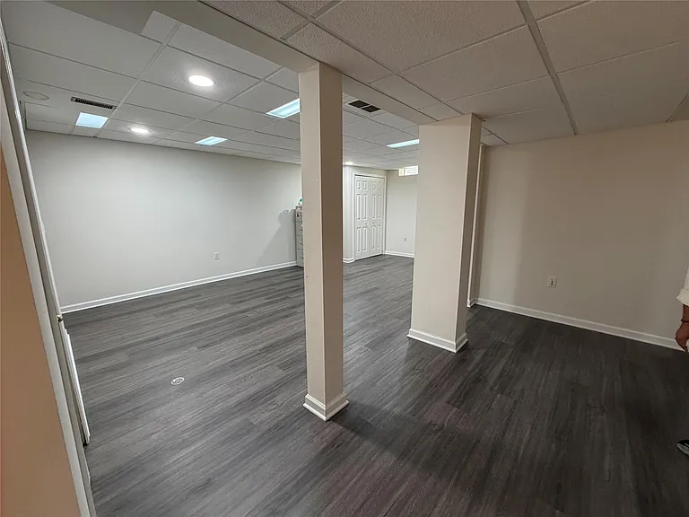 7043 Foxridge Dr — Photo 40