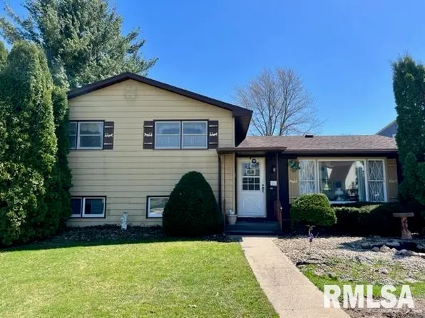 302 S College St, Mount Carroll, IL 61053