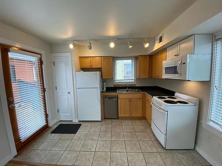 3237 Carbon Pl — Photo 7