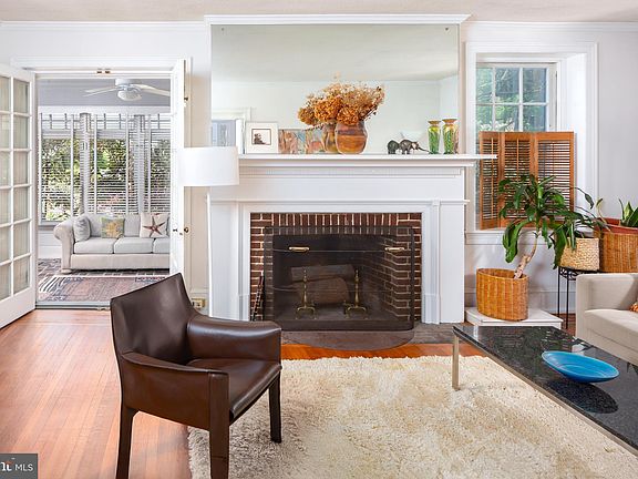 4th image of 6344 Woodbine Ave