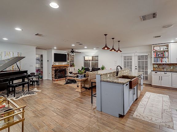 5th image of 2142 Maywood Dr