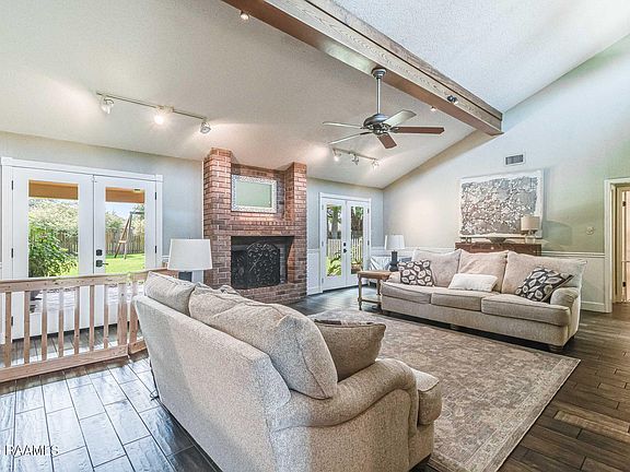 3rd image of 109 Bellevedere Ave