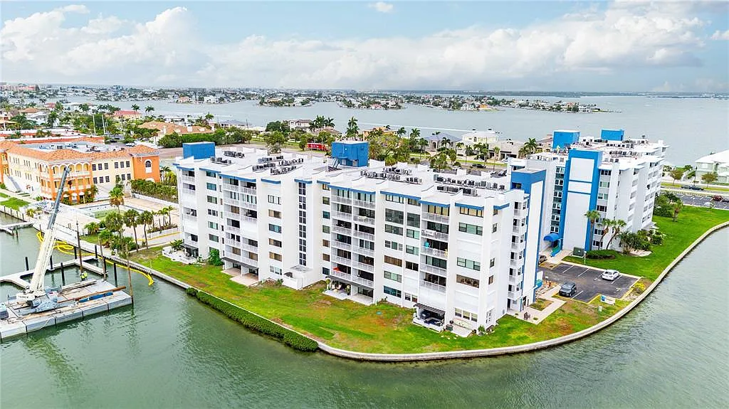 1 bed, 1.5 bath, 885 sqft, $2,300 — Photo 1