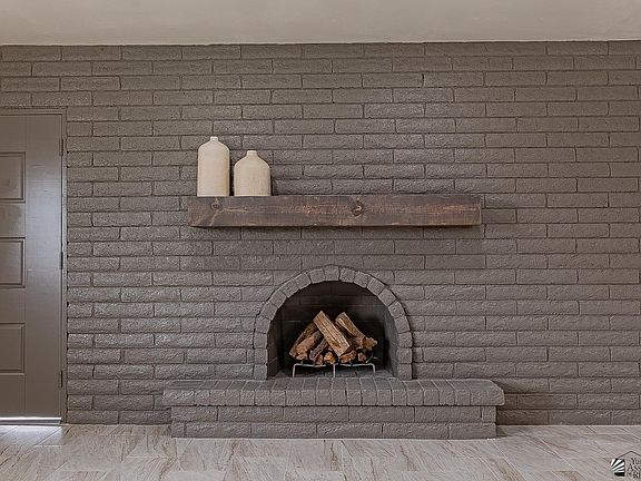 5th image of 912 W Palmcroft Dr