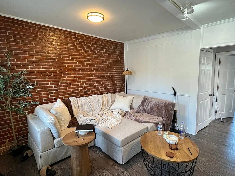 4 Grace Ct #1 — Photo 2
