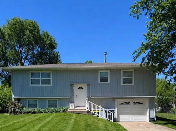 902 W 2nd St, Edgerton, KS 66021