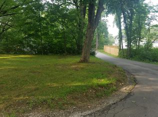 1519 Robin Rd, Valparaiso, IN 46383