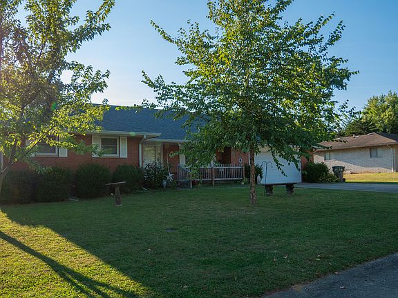 3rd image of 8208 Valley Estates Dr