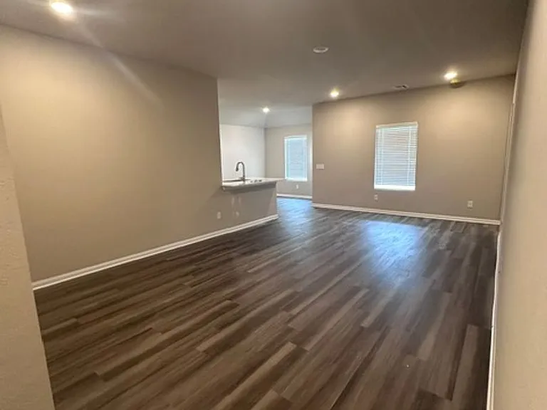 8105 Solare Pl — Photo 3