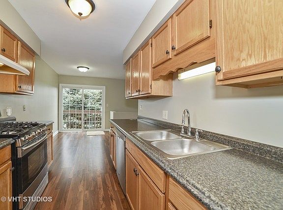 3rd image of 1209 Sandhurst Ln #1209