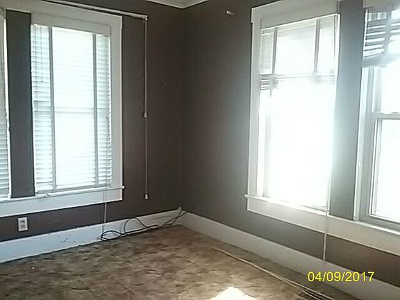 4th image of 702 W Park Ave