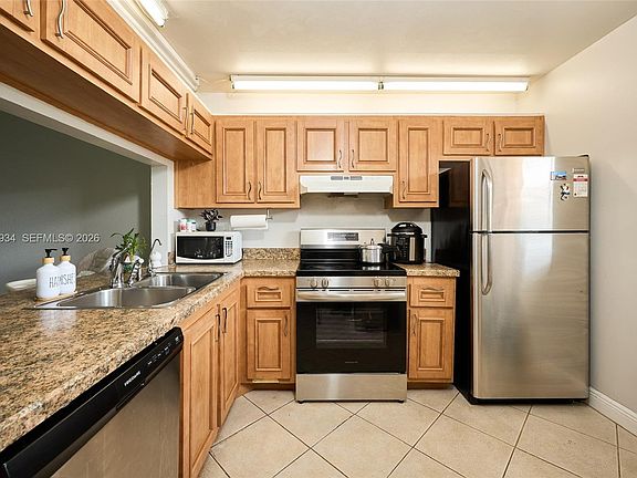3rd image of 940 NW 104th Ave #203