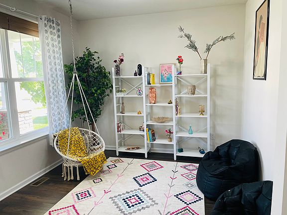 4th image of 226 Seven Springs Ln #226