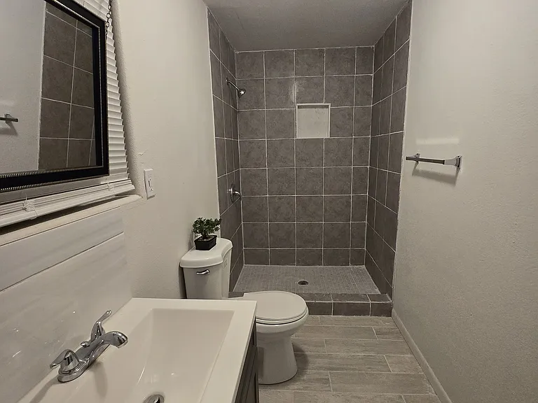442 E Saint Charles St — Photo 12