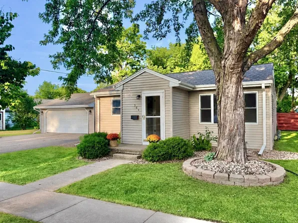 564 Oak St, Neenah, WI 54956