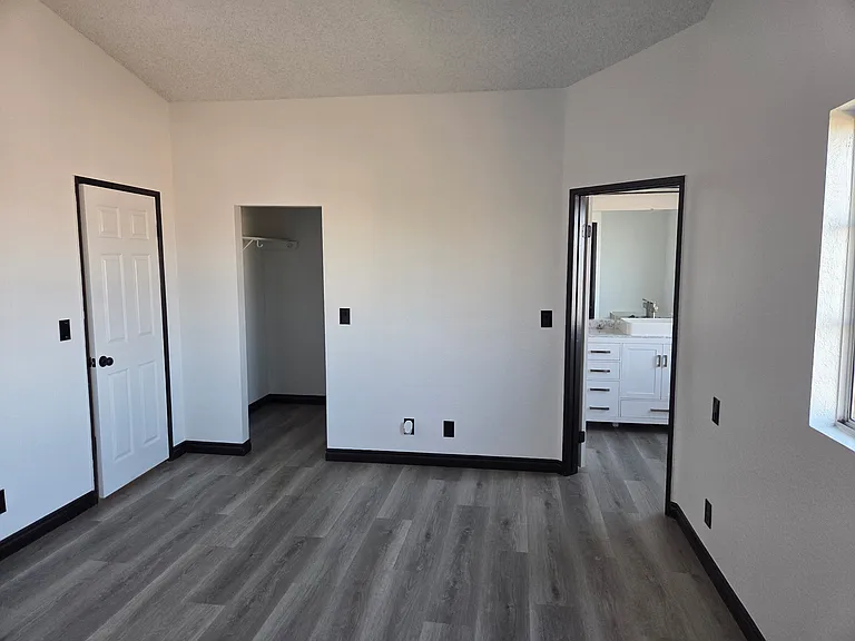 4820 Katrina Pl — Photo 7