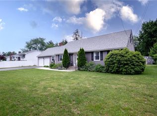 12 Laurel Hill Dr, Smithfield, RI 02917