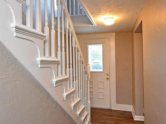 3rd image of 608 Oak Ave
