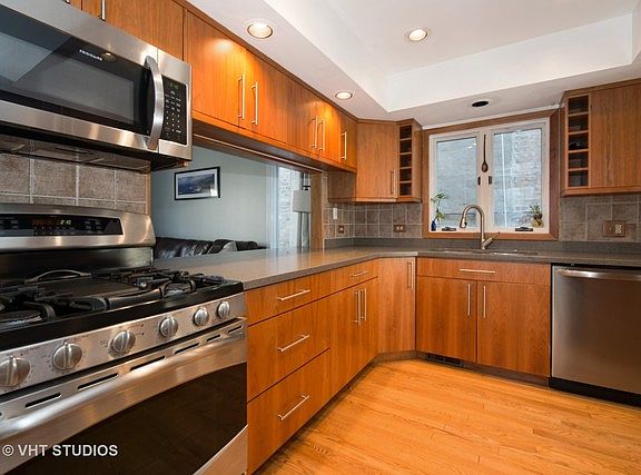 4th image of 1221 N Damen Ave