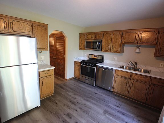 3rd image of 299 Pleasure Creek Dr