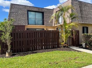 5203 Waterview Cir, Palm Springs, FL 33461