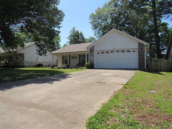 4th image of 1100 Edgewood Dr