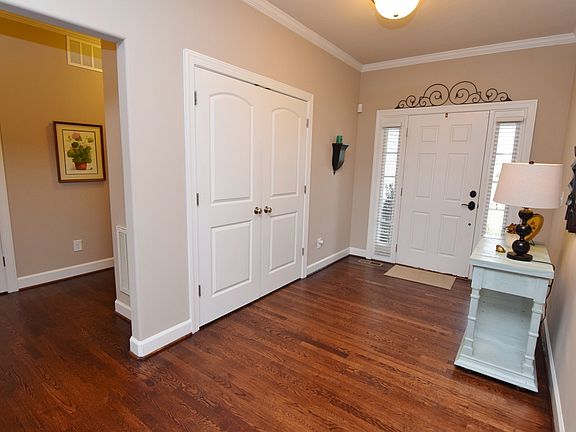 4th image of 107 Crestbourne Ct