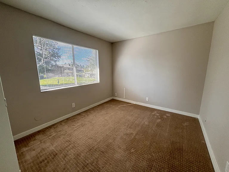 1055 Mohr Ln #B — Photo 12